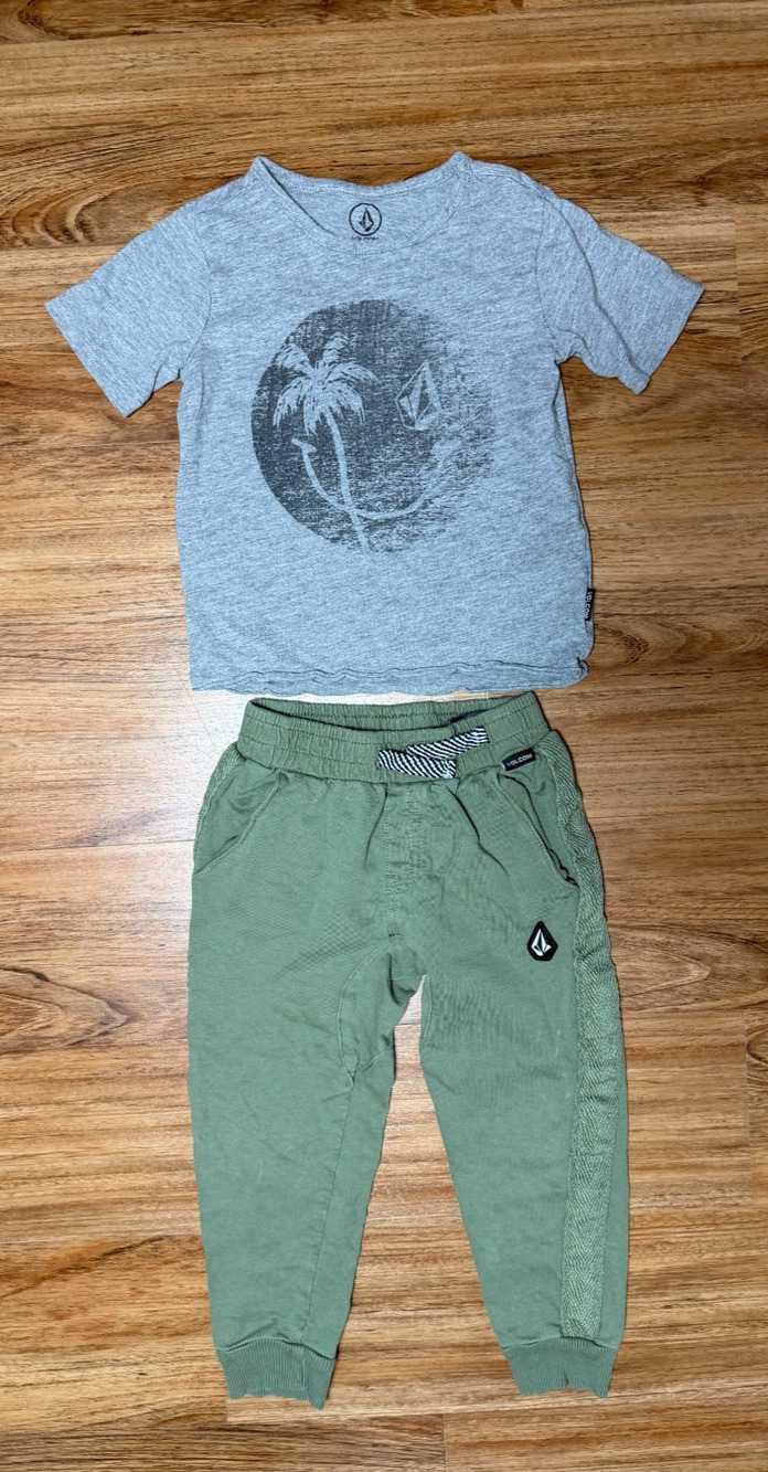 Volcom Gray Smiley Face Logo Shirt & Green Joggers 2-Piece Set - Size 4T